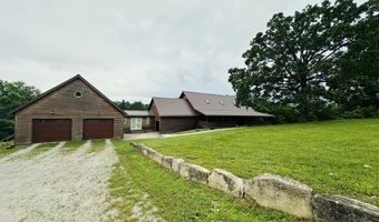 300 Round Up Ln, Bakersfield, MO 65609