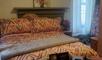 105 MORGAN St, Athens, WV 24712