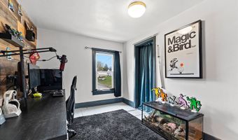 1215 NAVARINO St, Algoma, WI 54201