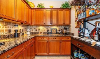 9 Wilshire Ln, Cranston, RI 02921