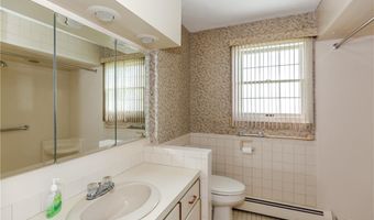 4 Scenery Ln, Johnston, RI 02919