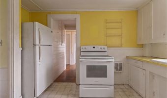 11 Namcook Rd, Narragansett, RI 02882
