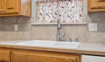 1105 Chapel St, Baldwin City, KS 66006