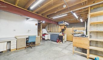 605 S Palmer Dr, Brandon, SD 57005