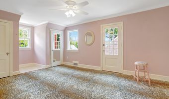 1114 N HARRISON St, Arlington, VA 22205