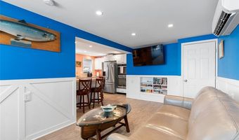 6 MacAlder St, Narragansett, RI 02882