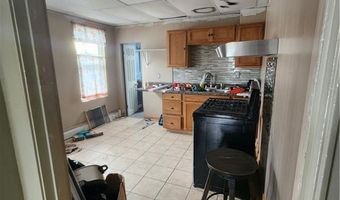 28 Mary Ave, East Providence, RI 02914
