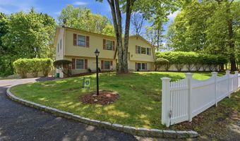 10 Sabin Dr, Airmont, NY 10901