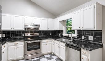 1528 Oakleaf Dr, Auburn, GA 30011