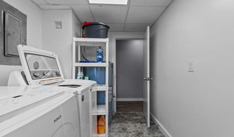 132 Maple Ave, Middletown, RI 02842