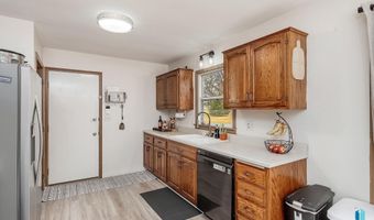 2105 E Sylvan Cir, Brandon, SD 57005