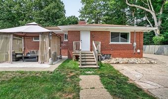 426 N Main St, Almont, MI 48003