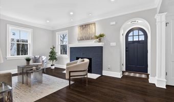 1607 N GLEBE Rd, Arlington, VA 22207
