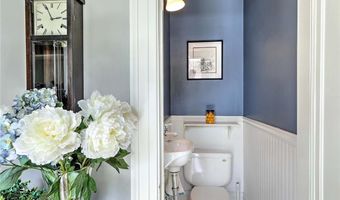 32 Chapin Rd, Barrington, RI 02806