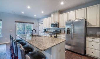 820 Sunrise Cir, Aurora, OH 44202