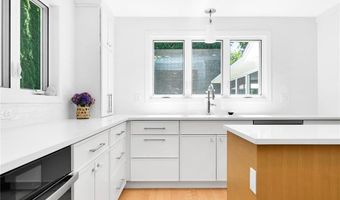 114 Rodman St, Narragansett, RI 02882