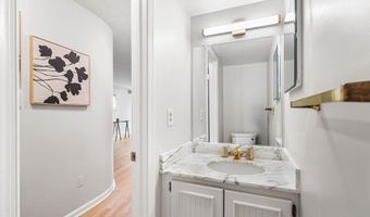 1101 S ARLINGTON RIDGE Rd 212, Arlington, VA 22202