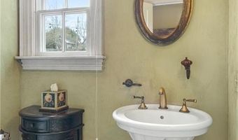 287 Gibbs Ave, Newport, RI 02840