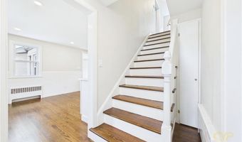 28 Eden Crest Dr, Cranston, RI 02920