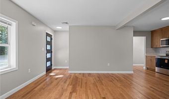 20 Maple Ct, Hopkinton, RI 02804