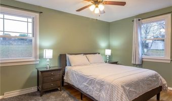 25 Algonquin Dr, Middletown, RI 02842