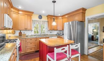 146 Bay View Ave, Bristol, RI 02809