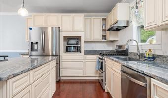 60 White Pkwy, North Smithfield, RI 02896