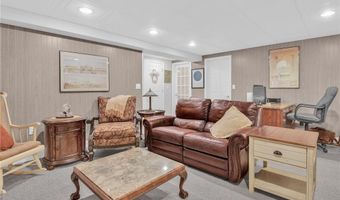 7 Daisy Ln, Coventry, RI 02816