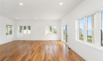 51 Burnett Rd, Warwick, RI 02889
