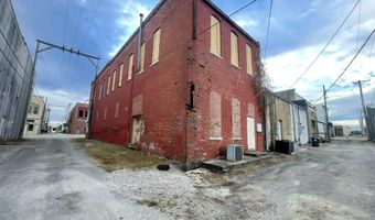 119 S Madison Ave, Aurora, MO 65605