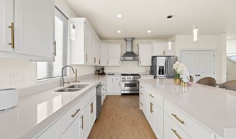 1575 BEACH LOOP Dr SW, Bandon, OR 97411