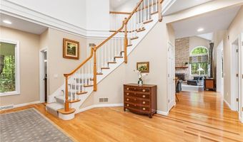 60 Pheasant Dr, East Greenwich, RI 02818