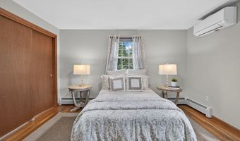 10 Hemlock Rd, Andover, MA 01810