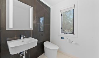 10 Morley Ct, Albertson, NY 11507