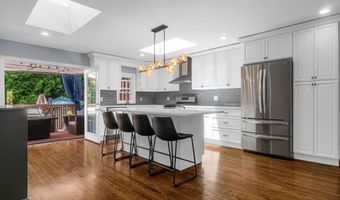 46 W 43RD St, Bayonne, NJ 07002