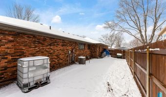 328 S 3rd Ave, Brandon, SD 57005