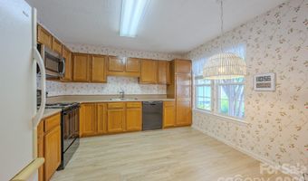 902 Woodlea Ct, Asheville, NC 28806