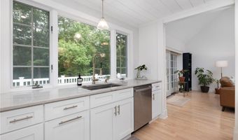 5 Woodbine Ln, Exeter, RI 02822