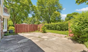 3051 N Huntington Dr, Arlington Heights, IL 60004