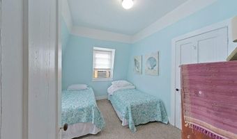 36 Dixon St, Newport, RI 02840