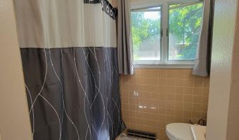 1824 Eisenhower Cir, Aberdeen, SD 57401