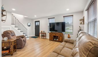 672 Riverside Dr, Augusta, ME 04330