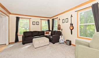 225 Linwood Ln, Aurora, OH 44202