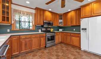 21 Hamilton St, Amityville, NY 11701