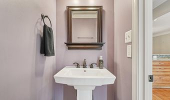1253 QUAKER HILL Dr, Alexandria, VA 22314