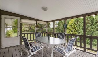 68 Birchwood Dr, Narragansett, RI 02882