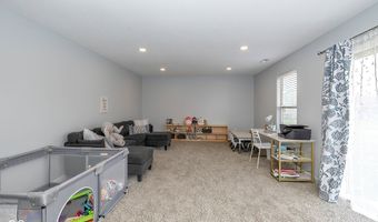 6201 Arrowhead Dr, Anderson, IN 46013