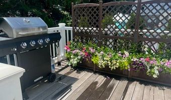 19 Stockholm St, Newport, RI 02840