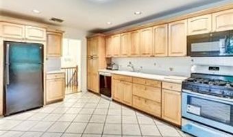 8 Apple Blossom Ct, Airmont, NY 10952