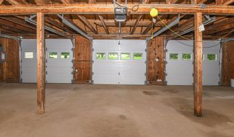 34 Cricket Ln, Sebago, ME 04029